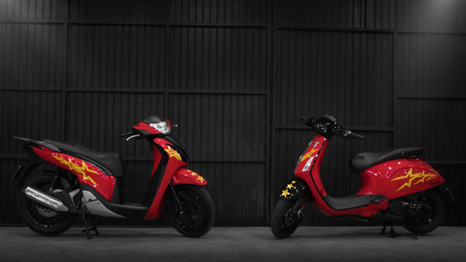 Dàn xe rực rỡ sắc cờ cổ vũ tuyển Việt Nam