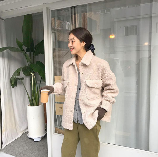 Áo khoác Teddy - chiếc áo khoác mềm mịn như gấu bông chính là item ấm nhất, dễ thương nhất mà bạn nên sắm đông này