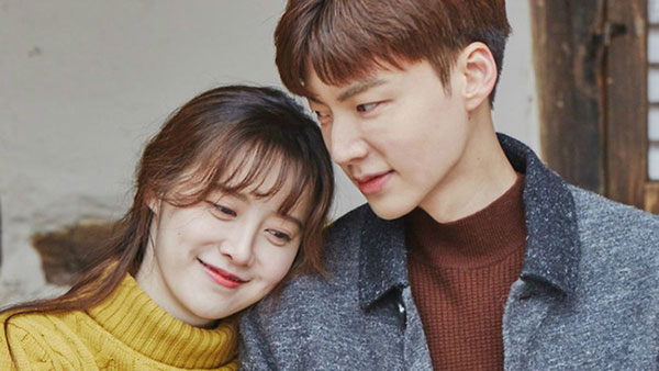 Đến tận cửa khách sạn bắt quả tang, nhưng hành động trả tiền cho bồ nhí của vợ khiến ai nấy sửng sốt