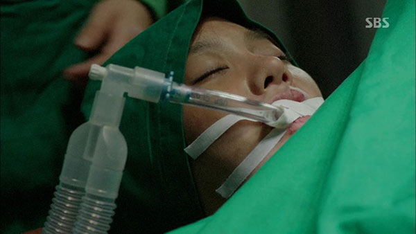 Đứt từng khúc ruột khi vợ qua đời vì tai nạn, đến khi nhìn thấy phần bảo hiểm bí mật, tôi chỉ hận sao cô ta không chết sớm hơn