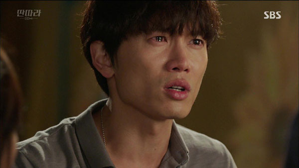 Đứt từng khúc ruột khi vợ qua đời vì tai nạn, đến khi nhìn thấy phần bảo hiểm bí mật, tôi chỉ hận sao cô ta không chết sớm hơn