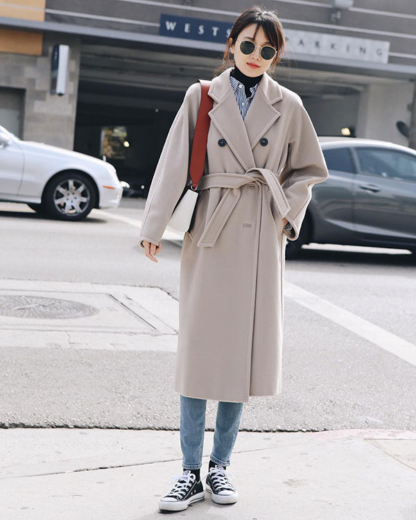 Lấy cảm hứng từ Song Hye Kyo, nàng công sở có ngay công thức layer áo cổ lọ + áo sơ mi chuẩn thanh lịch