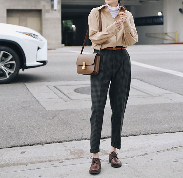 Lấy cảm hứng từ Song Hye Kyo, nàng công sở có ngay công thức layer áo cổ lọ + áo sơ mi chuẩn thanh lịch