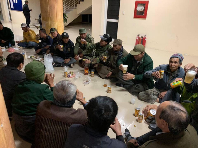 Xưng thương binh, cố thủ đòi mua vé, ăn nhậu ngay tại trụ sở VFF