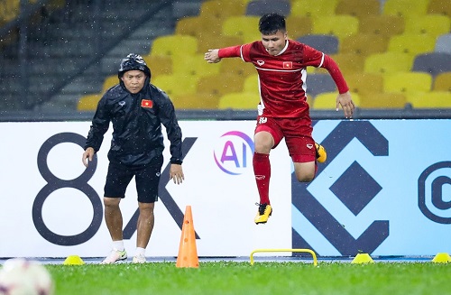 Eurowindow thưởng một tỷ đồng cho Huy Hùng sau bàn thắng đầu tiên vào lưới Malaysia