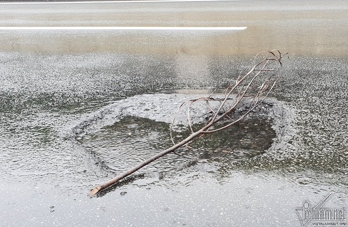 Cao tốc 34.000 tỷ lại chi chít ổ gà, lõm cả vết thương cũ