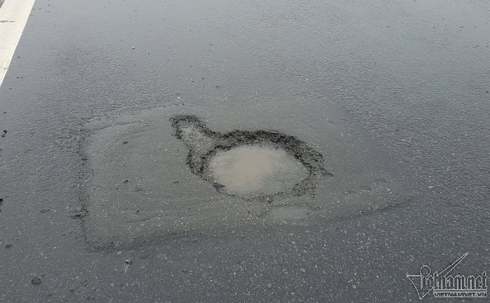 Cao tốc 34.000 tỷ lại chi chít ổ gà, lõm cả vết thương cũ