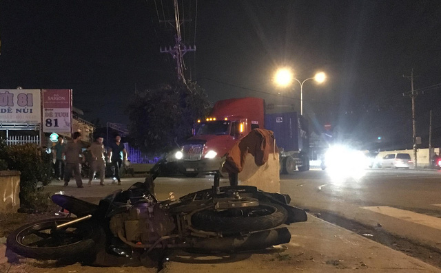 Đi bão đêm mừng đội tuyển VN, 2 cô gái trẻ thương vong thương tâm