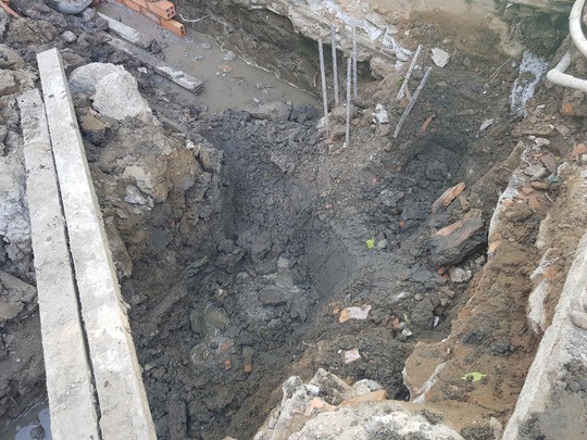 Công nhân xây dựng chạy tán loạn khi phát hiện đạn cối dưới móng nhà