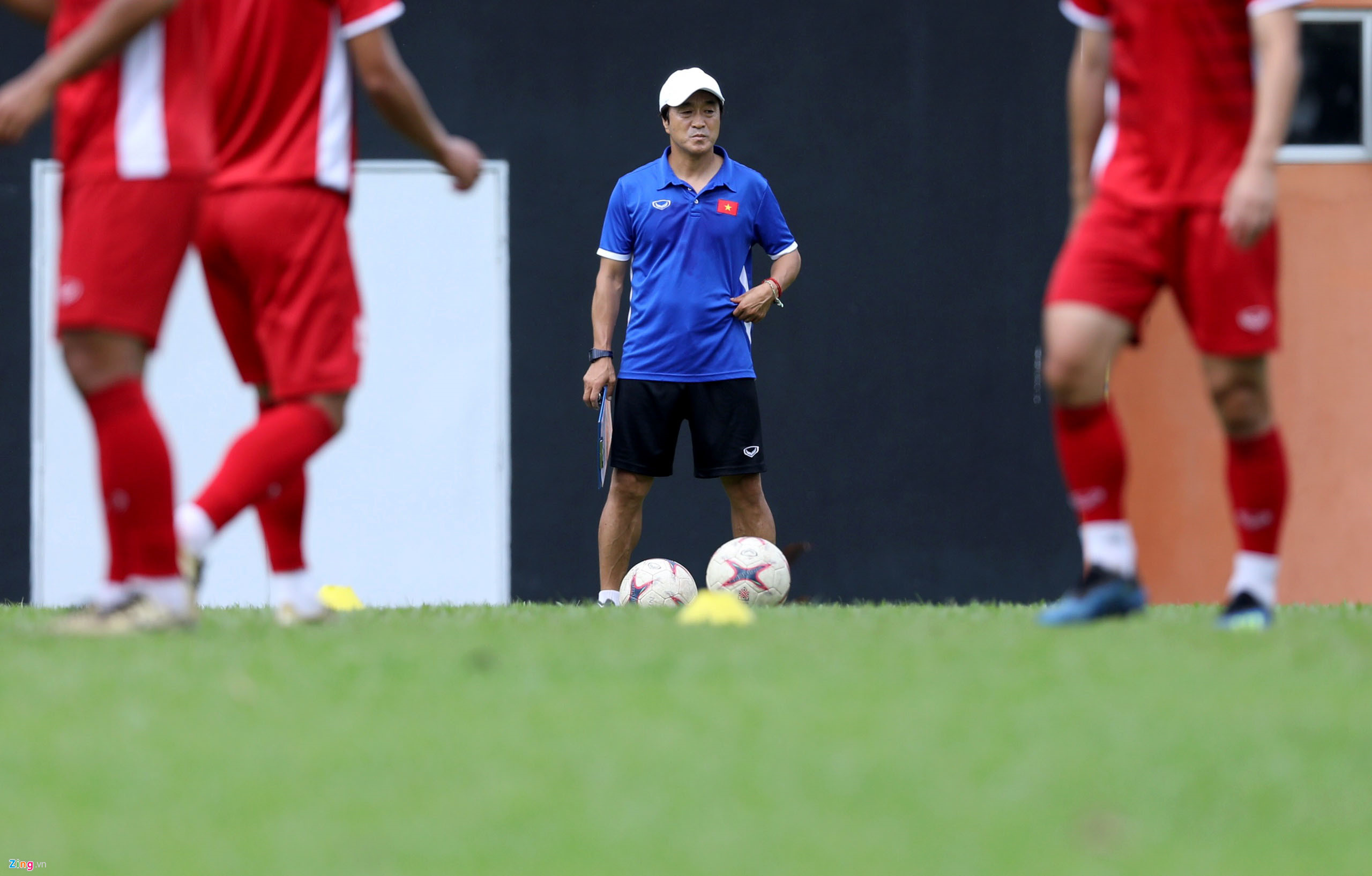 Đức Chinh luyện dứt điểm sau trận hòa Malaysia