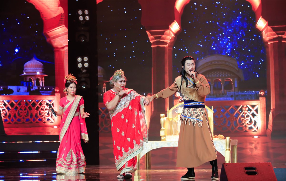 Nam Em tụt huyết áp trên sân khấu, nhập viện và xin rút khỏi Cặp đôi vàng