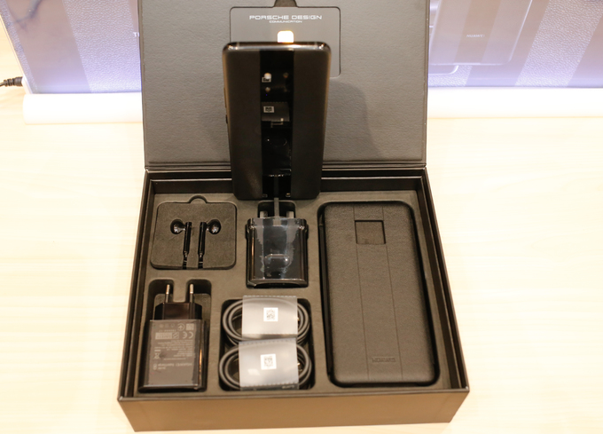 Huawei Mate 20 RS có giá đắt hơn iPhone Xs Max tại Việt Nam