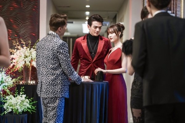 Gái già lắm chiêu 2 có gì ngoài cảnh nóng, trai đẹp khoe thân?