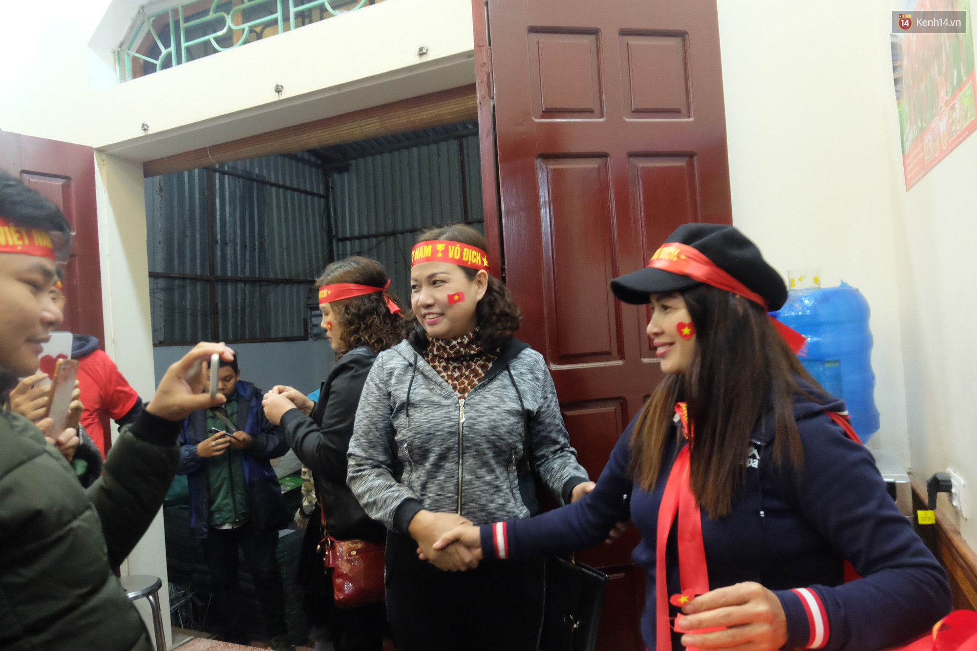 Mẹ Quang Hải nói về kết quả hòa 2-2 trận chung kết lượt đi AFF Cup: Tôi đã dự đoán từ trước, cơ hội chia đều cho hai bên