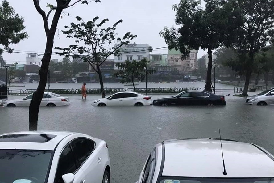 Mưa lũ kinh hoàng ở miền Trung: Vì sao ngành khí tượng gặp khó?