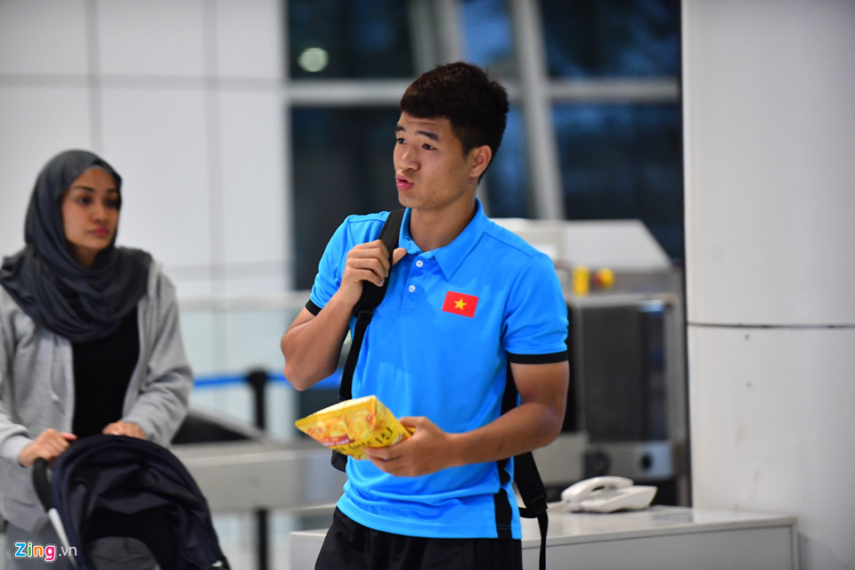 Thầy trò HLV Park vui vẻ rời Malaysia sau chung kết lượt đi AFF Cup