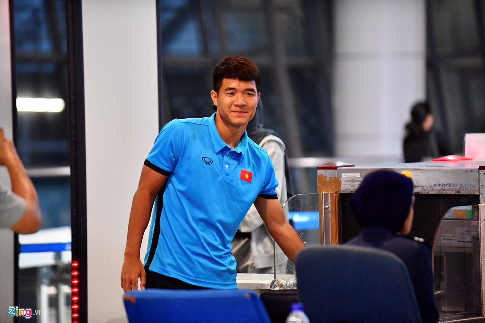 Thầy trò HLV Park vui vẻ rời Malaysia sau chung kết lượt đi AFF Cup