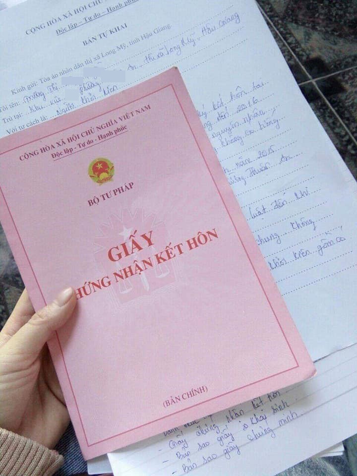 Lại một vụ bồ nhí giật chồng người còn ghen ngược chửi chính cung, chia sẻ bí quyết giữ chồng khiến chị em nóng máu