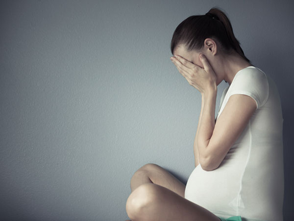 Ngày sinh con, tôi choáng váng khi nhìn thấy đầu con bị mất một nhúm tóc và còn kinh hãi hơn khi biết lý do và người làm việc đó