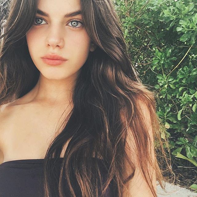 Quý tử nhà Beckham xứng danh đệ nhất sát gái khi lại yêu người mẫu nóng bỏng