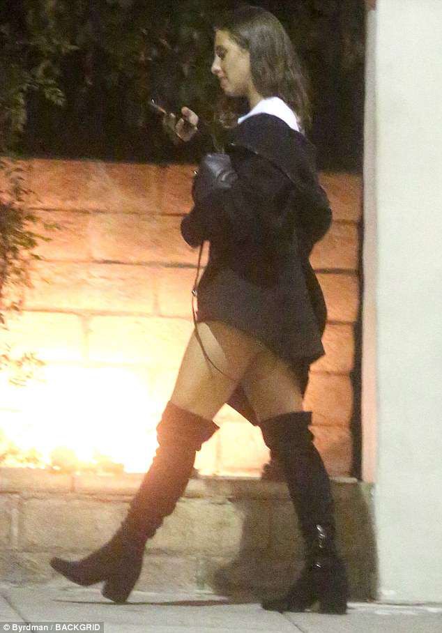 Quý tử nhà Beckham xứng danh đệ nhất sát gái khi lại yêu người mẫu nóng bỏng