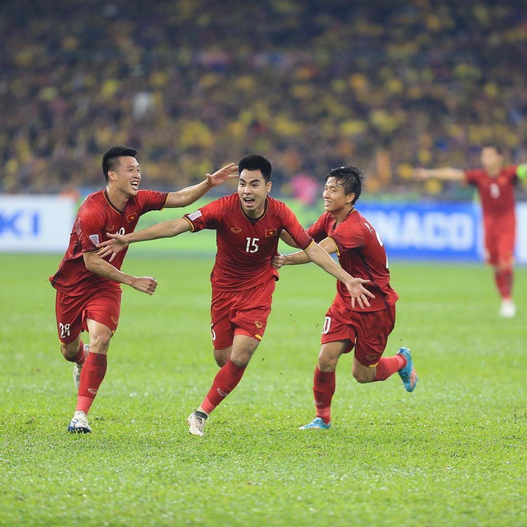 Có 1 bức ảnh mà Quế Ngọc Hải và Đức Huy đều háo hức chia sẻ, dân mạng soi ngay ra điểm bất thường