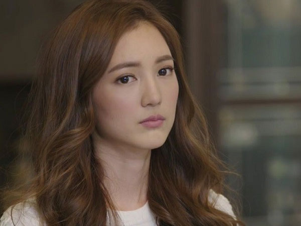 Chồng sang Malaysia xem bóng đá, vợ ở nhà ngã ngửa khi biết lý do chồng có được tấm vé