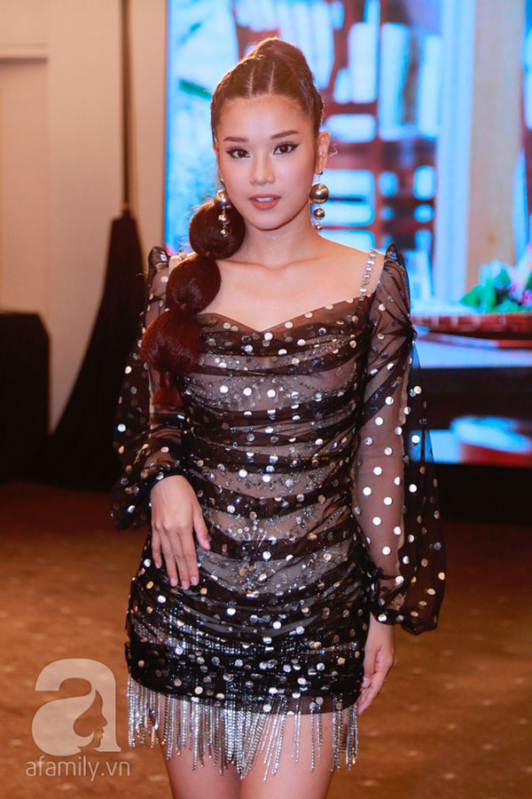 Diện cùng 1 thiết kế váy, Hoàng Yến Chibi sẽ ngang tài ngang sức Kỳ Duyên nếu không chọn kiểu giày này