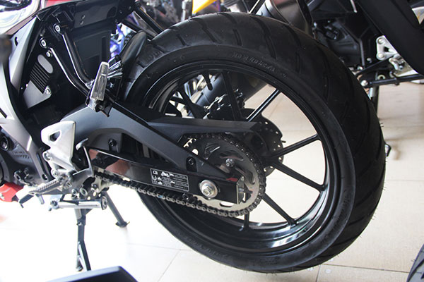 Suzuki GSX150 Bandit - xe côn tay giá 68 triệu đầu tiên về Việt Nam