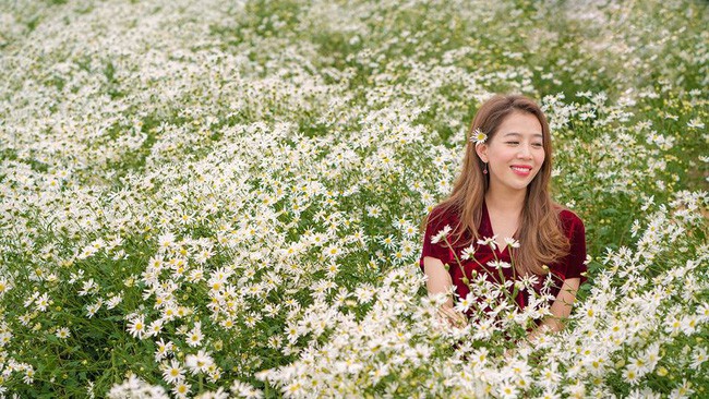 MC Diệp Chi VTV: Nhan sắc mặn mà ở tuổi 32, bất chấp tin đồn ly hôn vẫn hạnh phúc bên con gái nhỏ