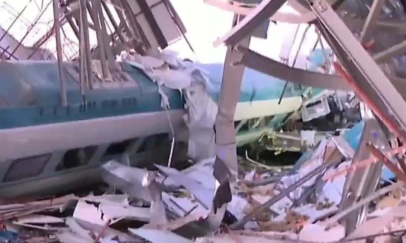 Tàu cao tốc đâm cầu vượt ở Thổ Nhĩ Kỳ, thương vong lớn