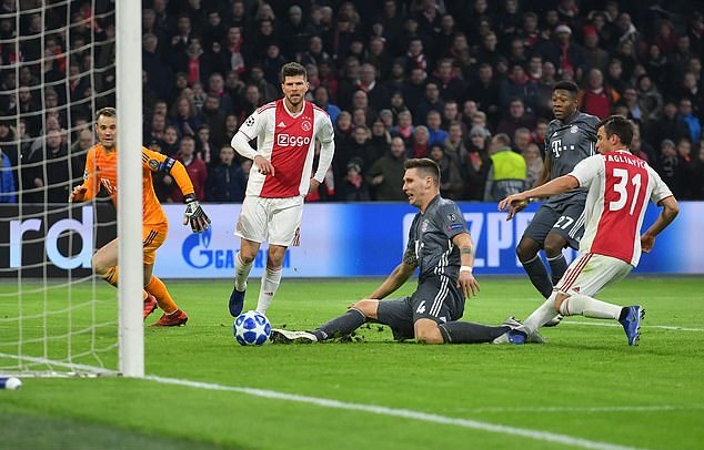 Ajax và Bayern Munich cầm chân nhau trong trận cầu siêu kịch tính