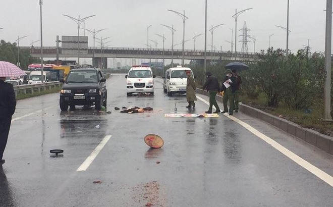 Truy tìm ô tô cán nát người trên cao tốc rồi bỏ chạy