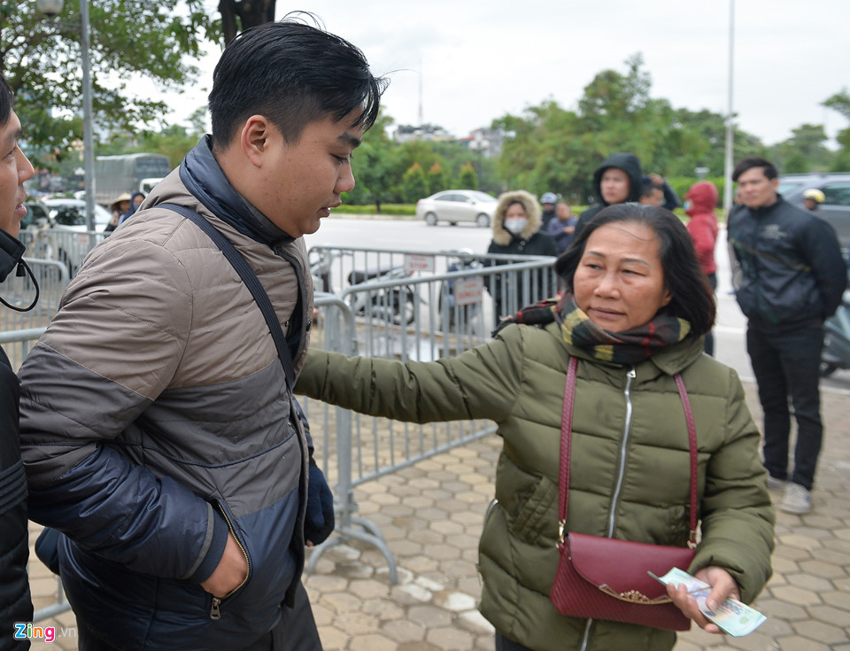 Dân phe không dám mua lại vé chung kết AFF Cup vì giá quá cao