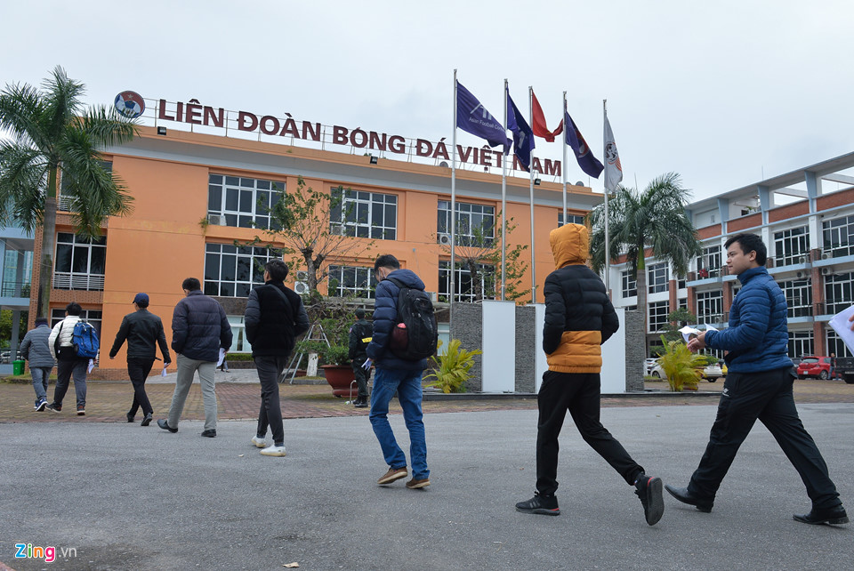 Dân phe không dám mua lại vé chung kết AFF Cup vì giá quá cao