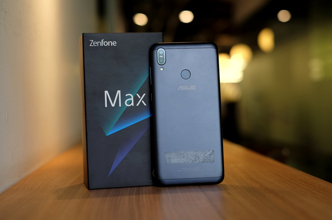 Smartphone màn hình tai thỏ, pin 2 ngày giá 139 USD