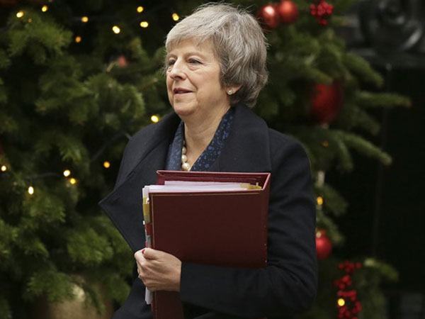 Thủ tướng Anh vượt qua bỏ phiếu bất tín nhiệm sau khủng hoảng Brexit