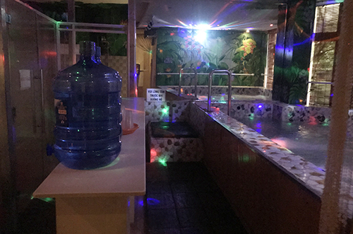 Hàng chục người nước ngoài, Việt Nam quan hệ đồng tính tập thể