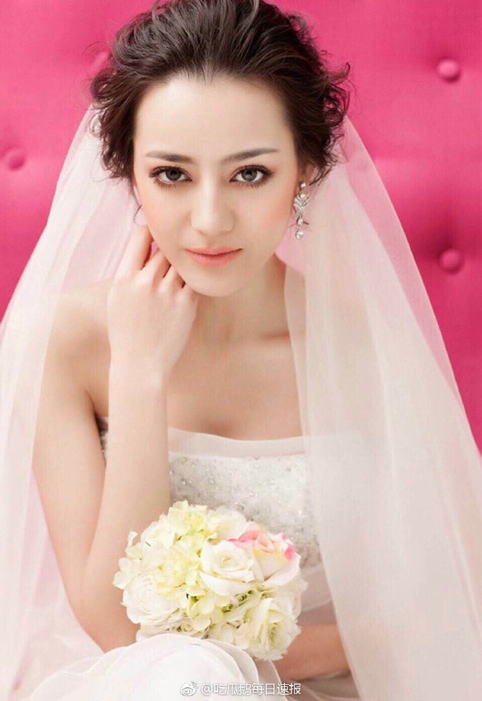 Địch Lệ Nhiệt Ba gây xôn xao với nhan sắc khác lạ, rộ nghi vấn sửa mũi trước khi tham gia showbiz