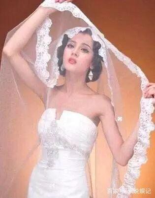 Địch Lệ Nhiệt Ba gây xôn xao với nhan sắc khác lạ, rộ nghi vấn sửa mũi trước khi tham gia showbiz Địch Lệ Nhiệt Ba gây xôn xao với nhan sắc khác lạ, rộ nghi vấn sửa mũi trước khi tham gia showbiz