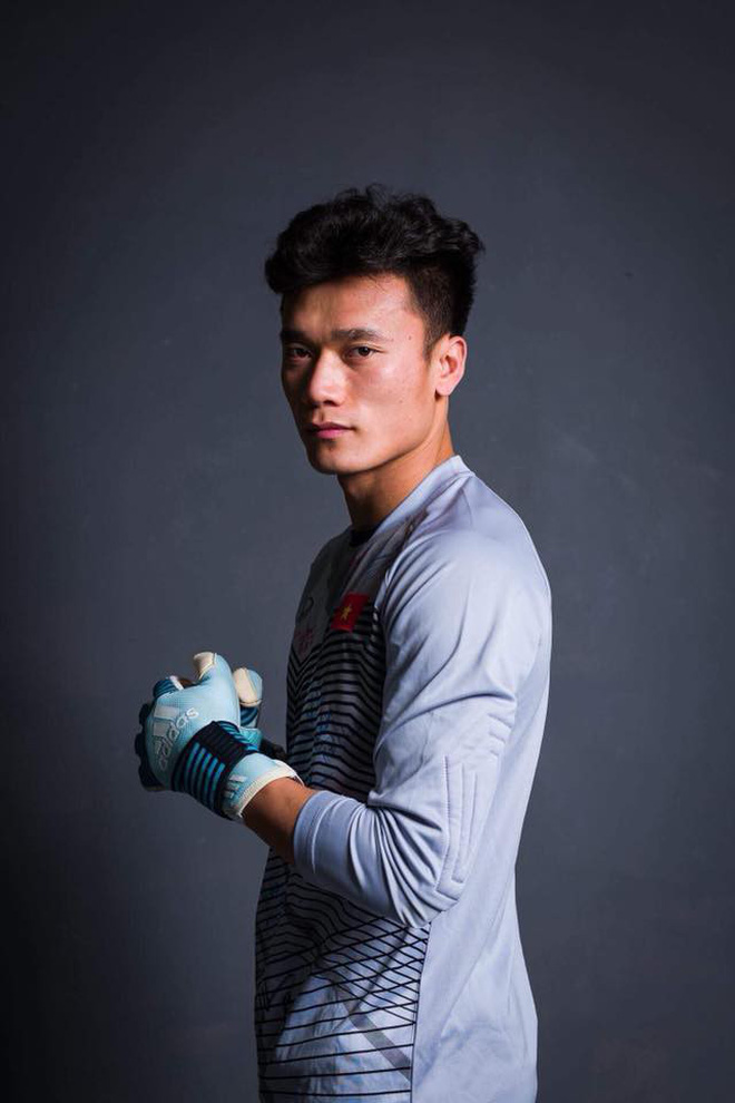 Tiến Dũng vs Lâm Tây: Ai cũng đẹp trai, 6 múi, tài năng... biết chọn ai bây giờ!