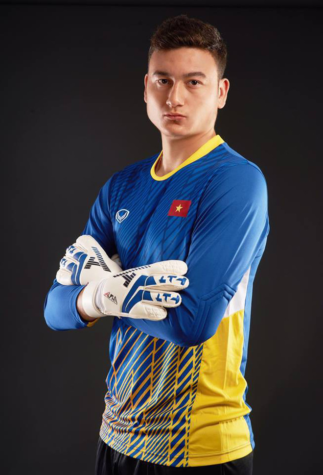 Tiến Dũng vs Lâm Tây: Ai cũng đẹp trai, 6 múi, tài năng... biết chọn ai bây giờ!