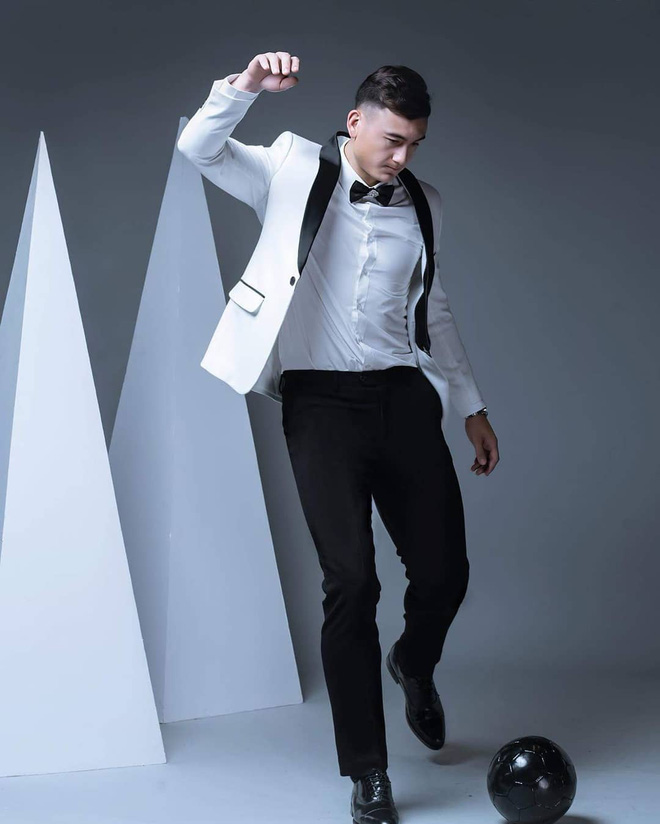 Tiến Dũng vs Lâm Tây: Ai cũng đẹp trai, 6 múi, tài năng... biết chọn ai bây giờ!