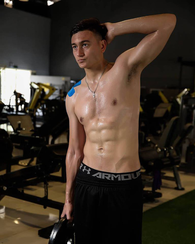 Tiến Dũng vs Lâm Tây: Ai cũng đẹp trai, 6 múi, tài năng... biết chọn ai bây giờ!