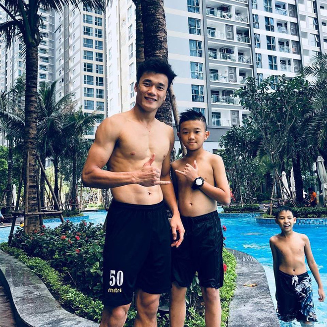 Tiến Dũng vs Lâm Tây: Ai cũng đẹp trai, 6 múi, tài năng... biết chọn ai bây giờ!