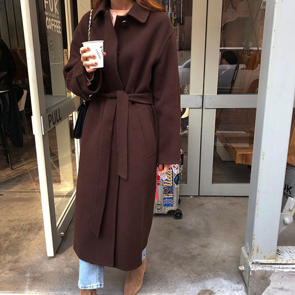 Ngay cả nàng mét rưỡi cũng diện được ngon ơ kiểu áo dạ dáng dài, thắt eo vừa ấm vừa sang này