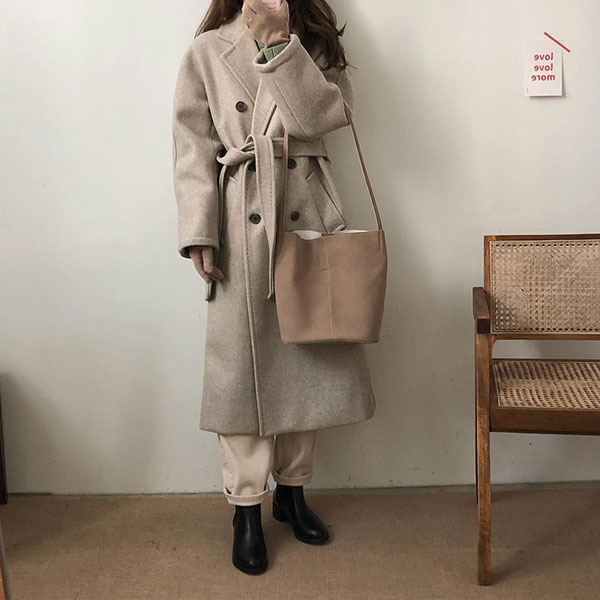 Ngay cả nàng mét rưỡi cũng diện được ngon ơ kiểu áo dạ dáng dài, thắt eo vừa ấm vừa sang này