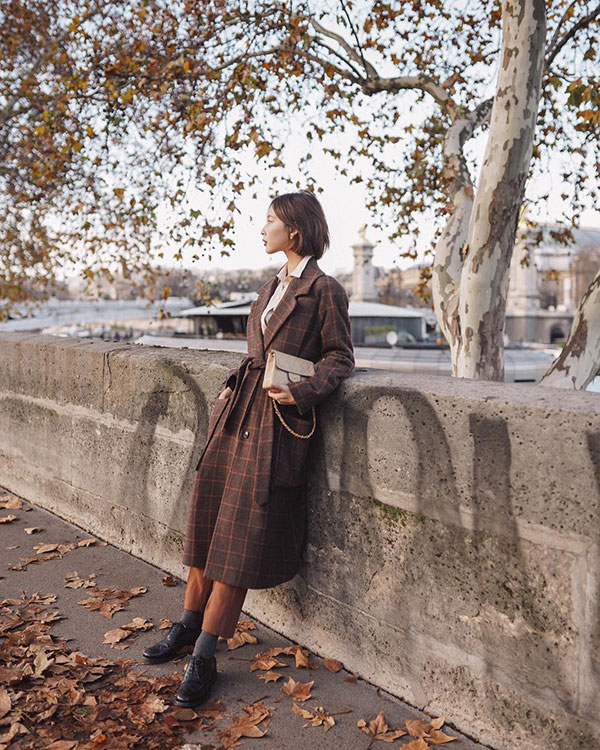 Ngay cả nàng mét rưỡi cũng diện được ngon ơ kiểu áo dạ dáng dài, thắt eo vừa ấm vừa sang này