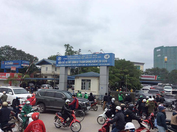 Hà Nội: Cháy lớn gần trụ sở VFF đúng lúc vẫn đang có nhiều người hâm mộ xếp hàng chờ lấy vé trận chung kết