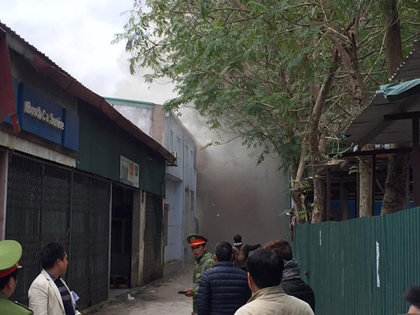 Hà Nội: Cháy lớn gần trụ sở VFF đúng lúc vẫn đang có nhiều người hâm mộ xếp hàng chờ lấy vé trận chung kết